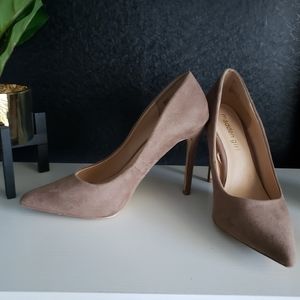 Preloved Madden girl nude pumps